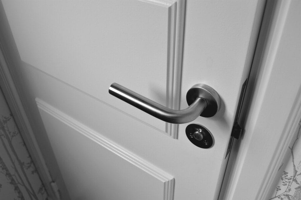 Why You Should Always Hire a Professional Locksmith